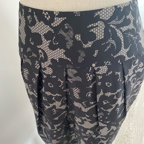 Banana Republic skirt - Picture 2 of 3